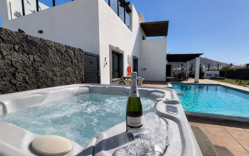 Casa Barroni Hot Tub